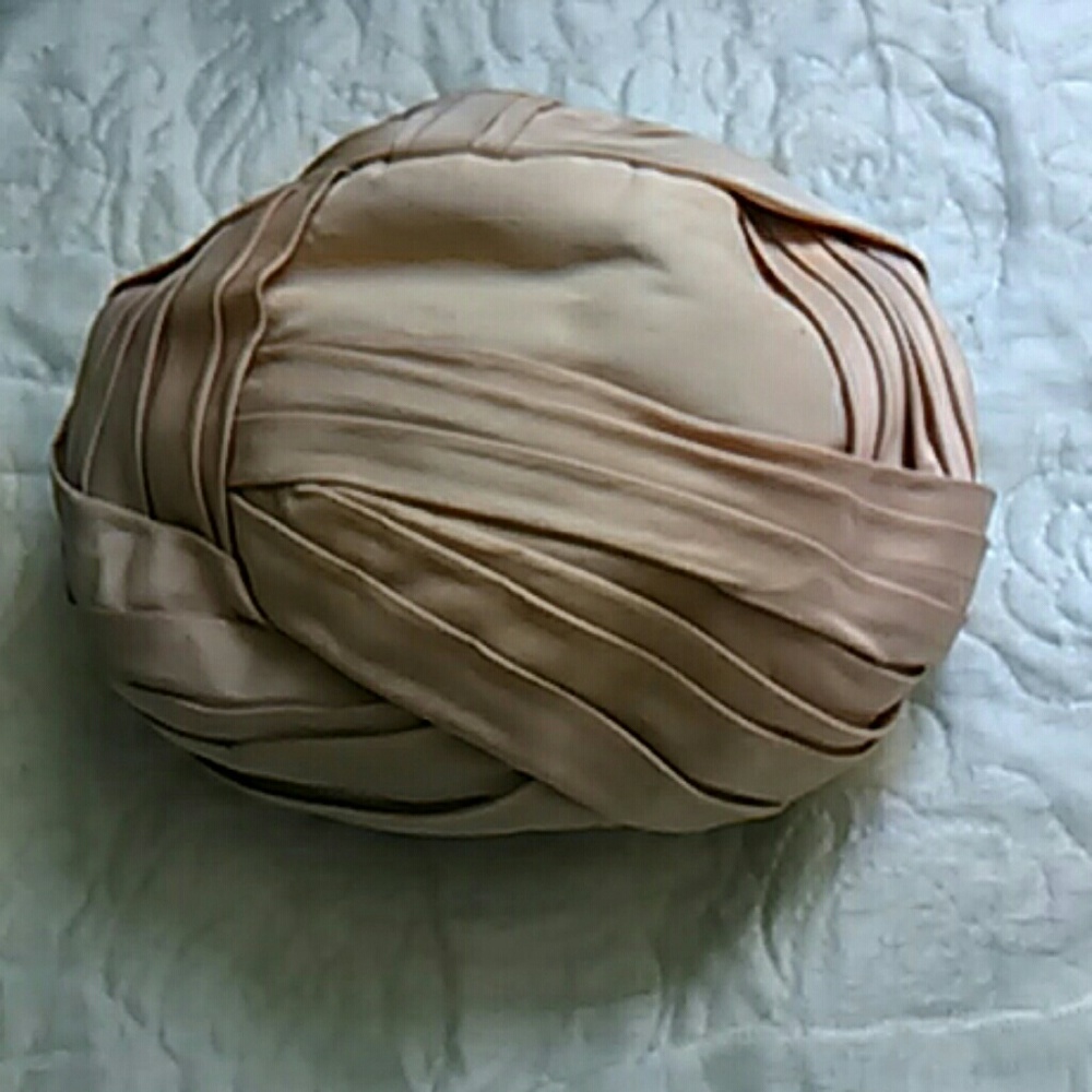 Ladies peach vintage hat by bachrach's orignal
